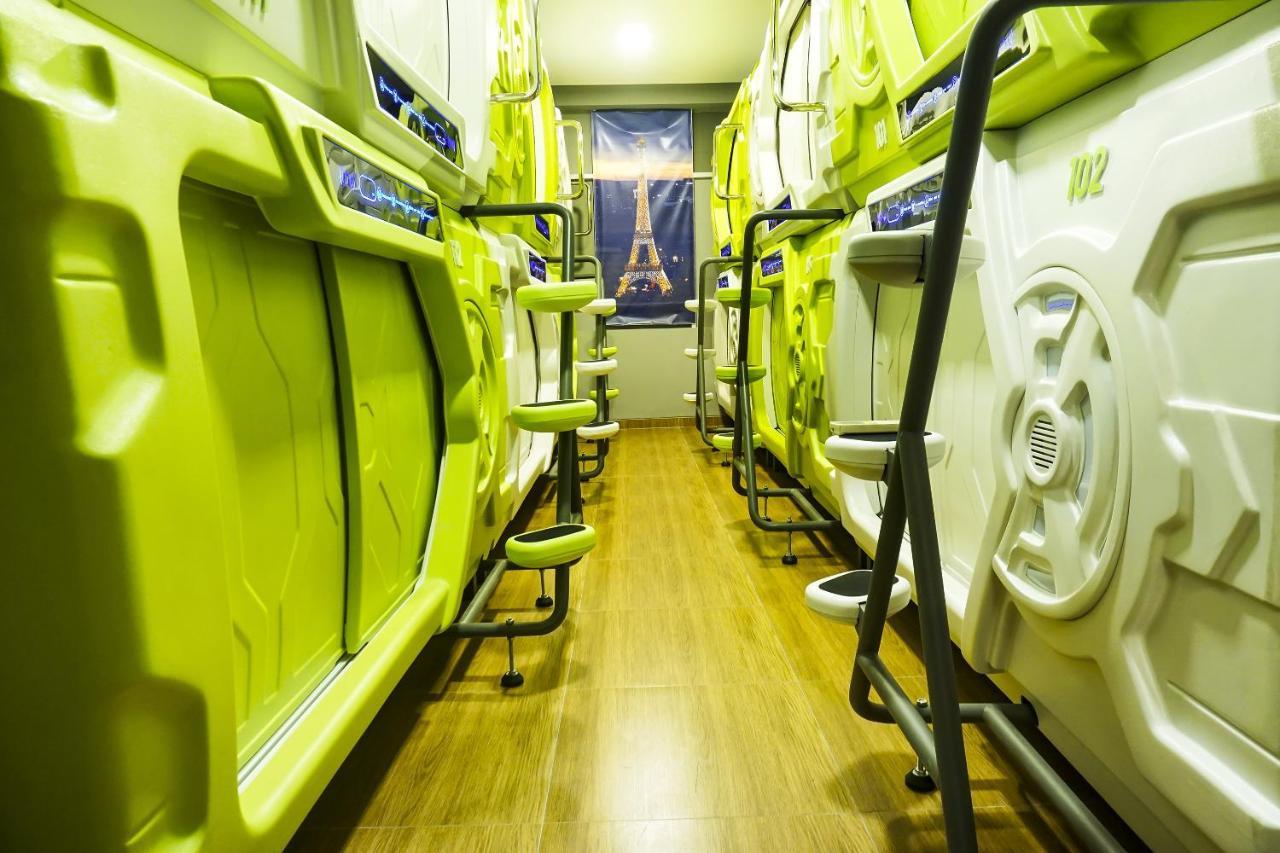 Super Oyo 91328 Fiducia Capsule Hotel Джакарта Экстерьер фото